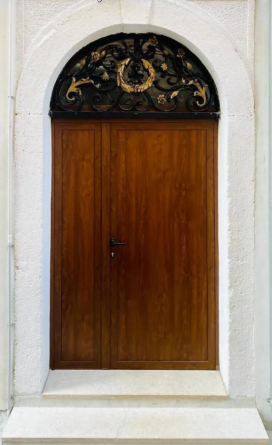 אומאג Studio Six דירה